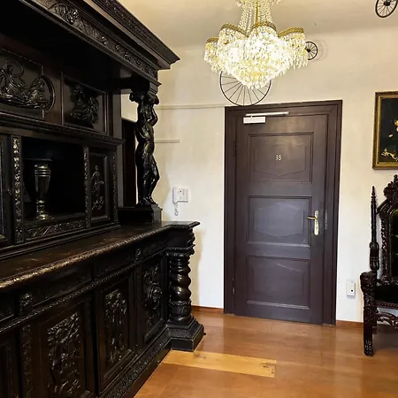 Zu Den Linden Hotel 2*