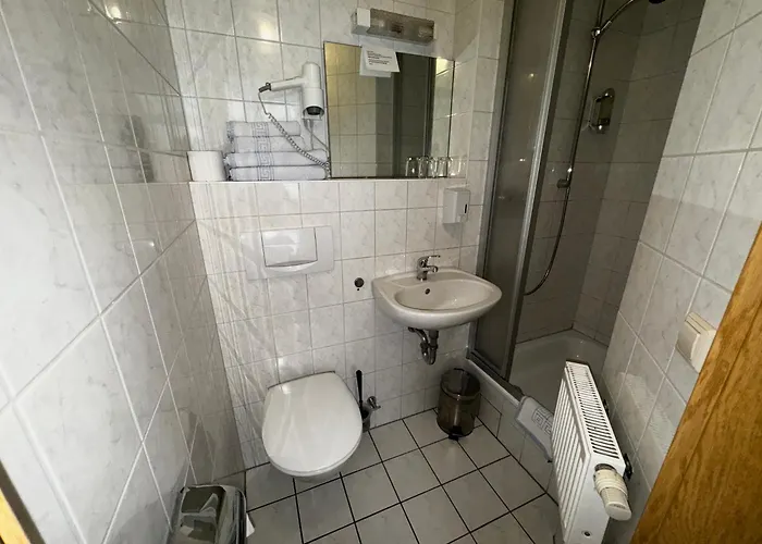 Zu Den Linden 2*