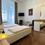 Zu Den Linden Hotel