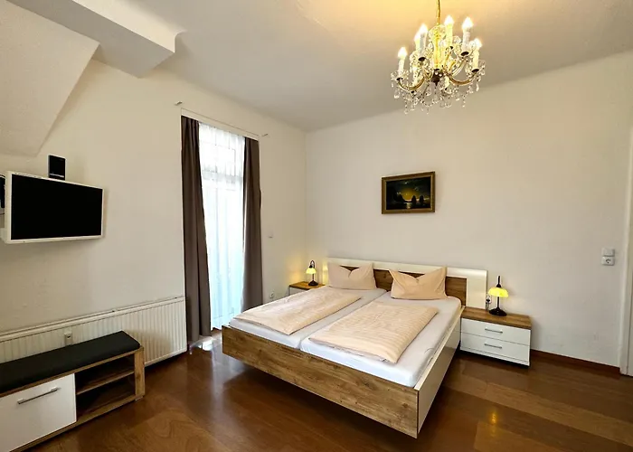 Отель Zu Den Linden 2*