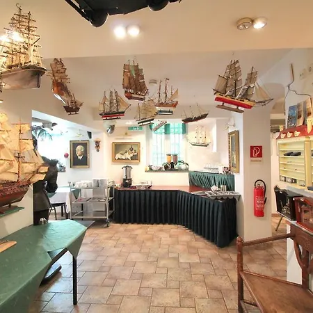 Hotel Zu Den Linden 2*