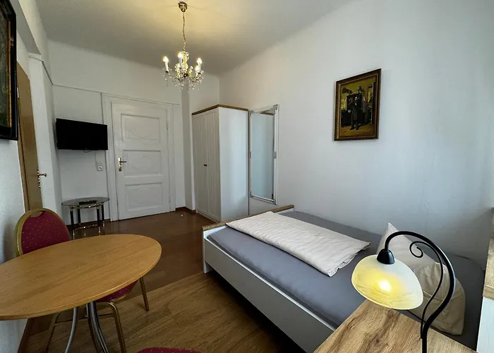 Отель Zu Den Linden 2*